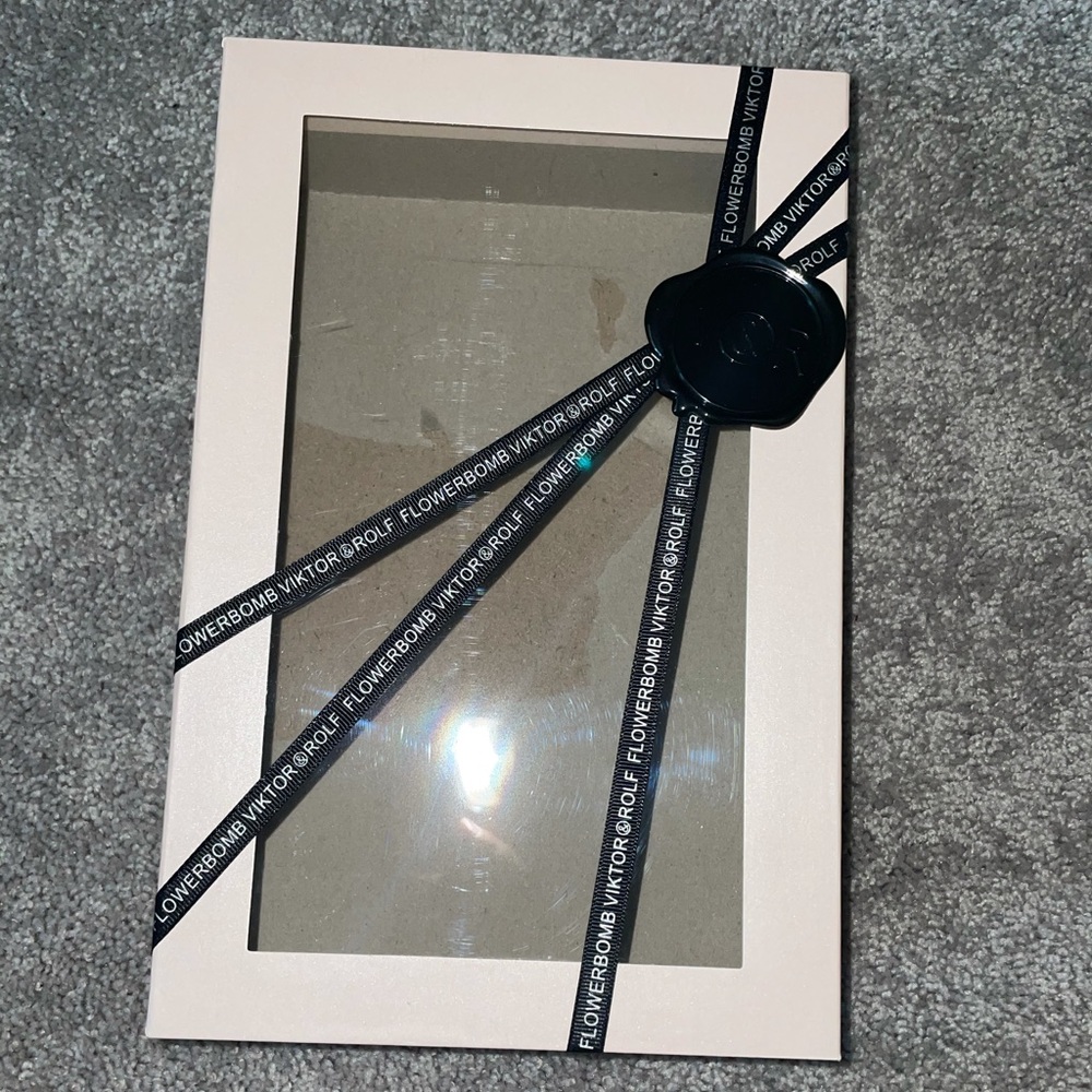 Viktor and Rolf flower bomb set box only